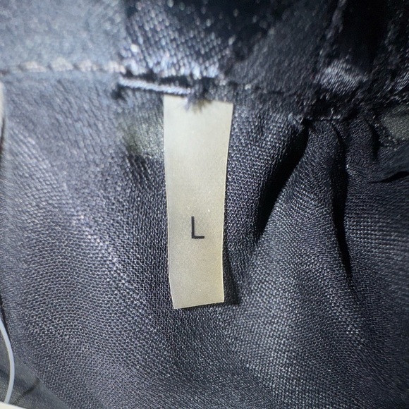 Silk Convertible Shirt. Hi-lo super light and silky. NWT. Size L. Black - Picture 6 of 10